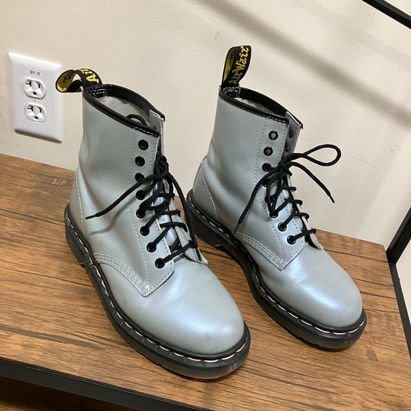 Dr. Martens Shoes - RARE Dr. Martens 1460 Pearl Vintage 90’s MIE